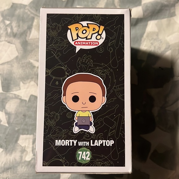 GameStop Exclusive Morty with Laptop Funko pop - Picture 2 of 7